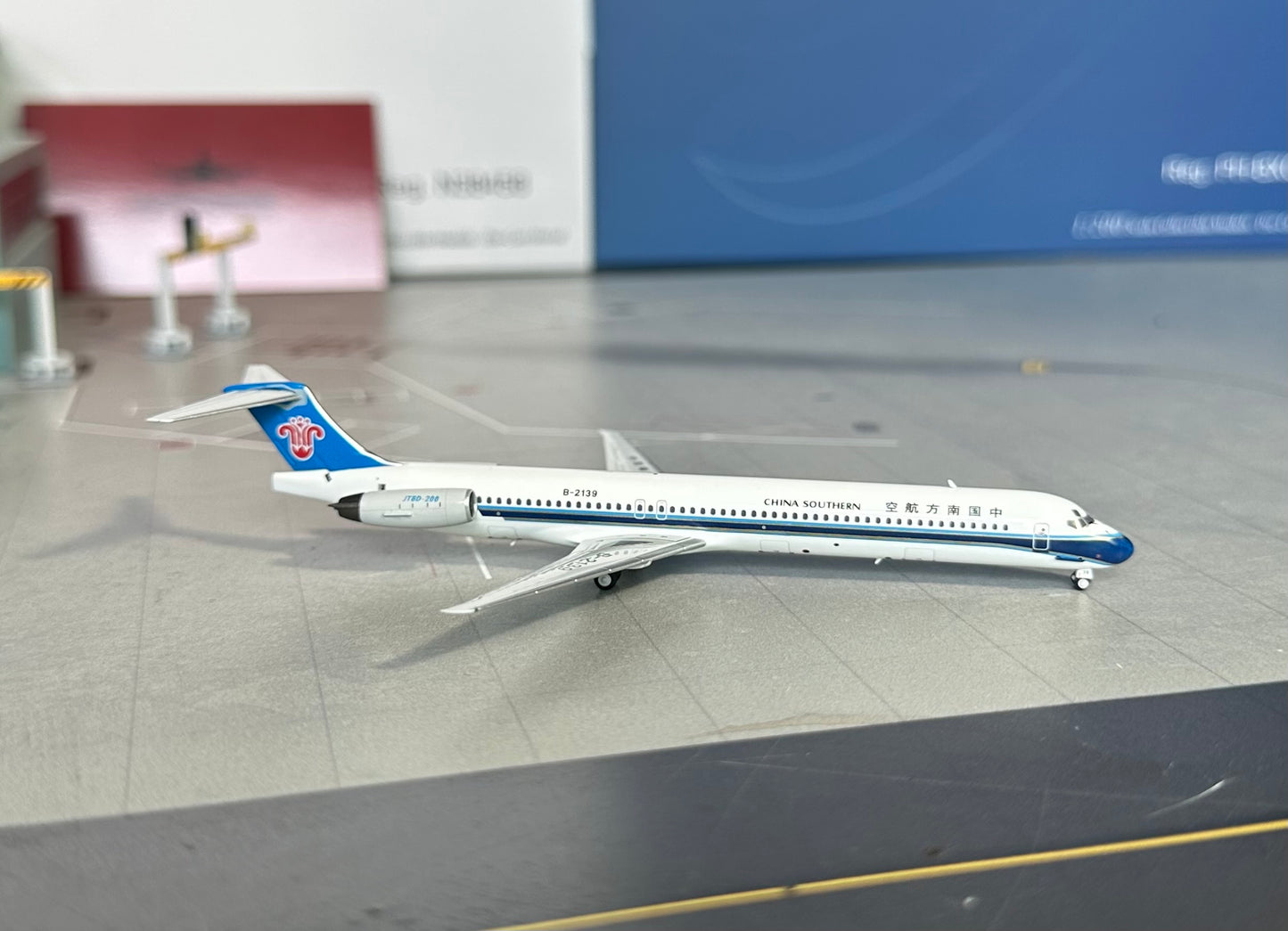 1:400 China Southern Airlines MD-82 NG Models