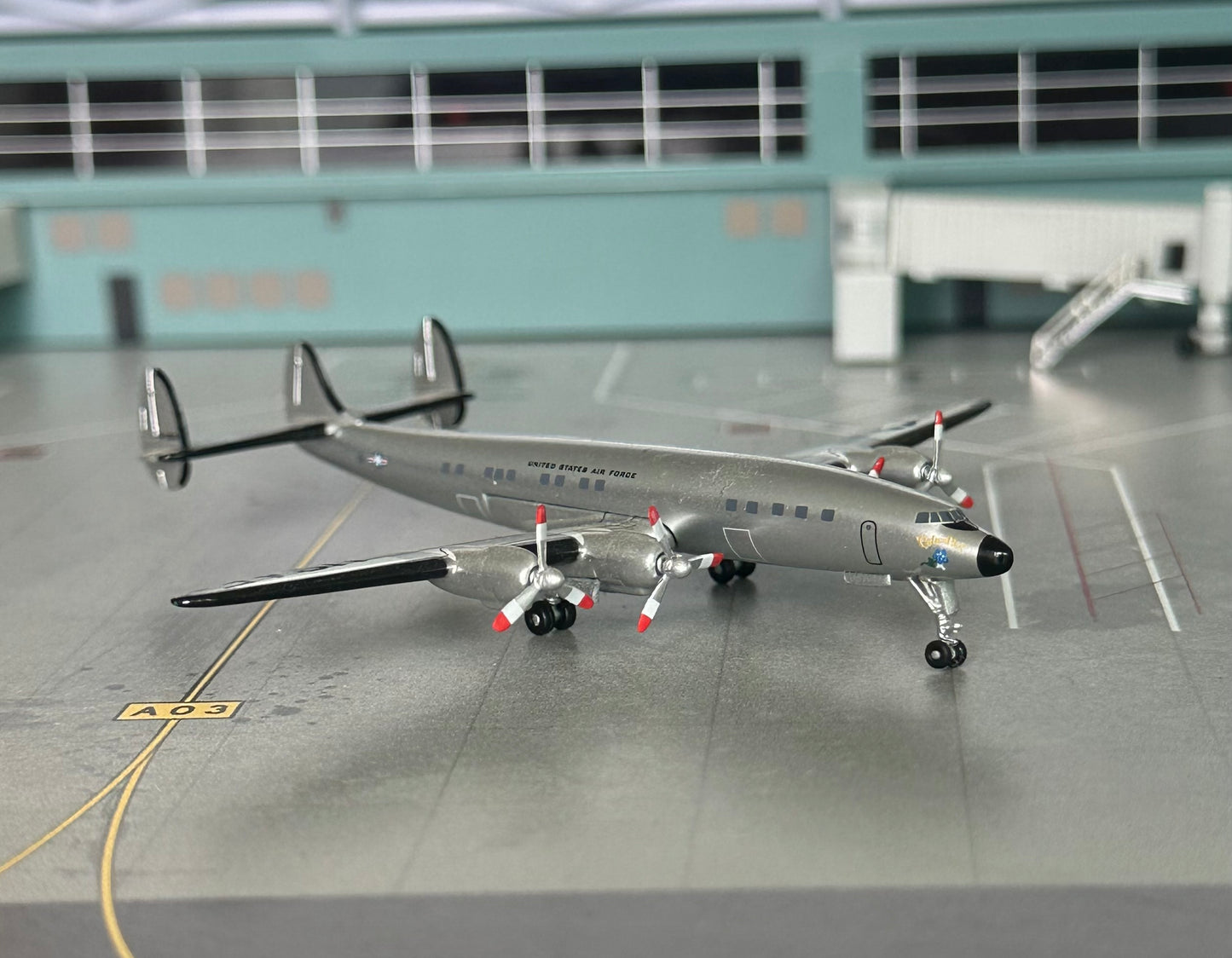 1:400 United States Air Force Lockheed L-1049 0614 Aeroclassics