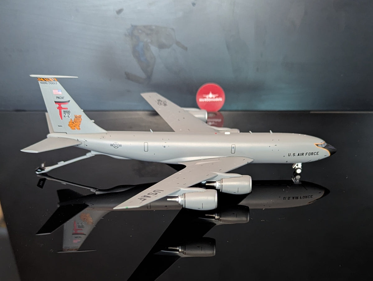 1:200 U.S Air Force Boeing KC-135 "Kadena AFB" Inflight200
