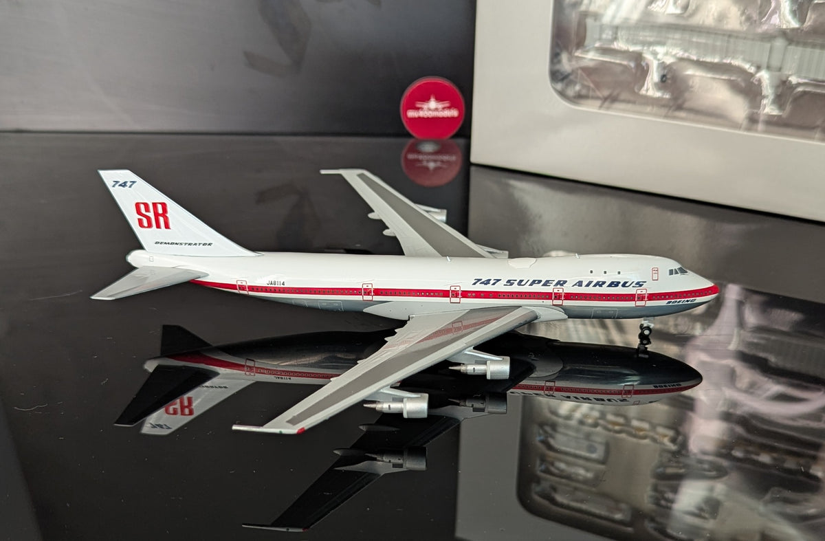 1:400 The Boeing Company B747-100 "747 Super Airbus" With GSE Set JC Wings