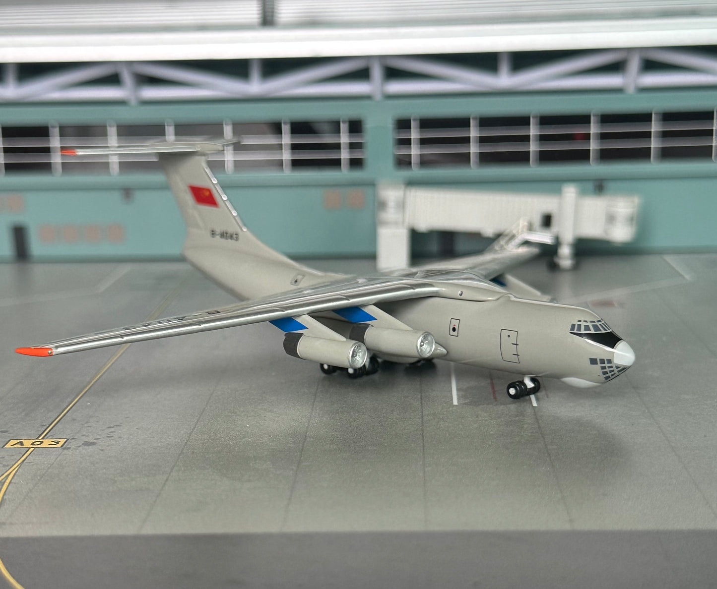 1:400 PLAAF Chinese Air Force Ilyushil IL-76 B-4043 Aeroclassics
