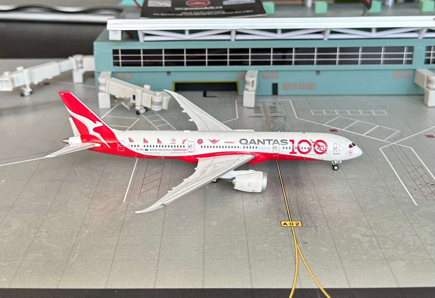 1:400 Qantas B-787-9 Dreamliner “100 Year” detachable gear Aviation 400