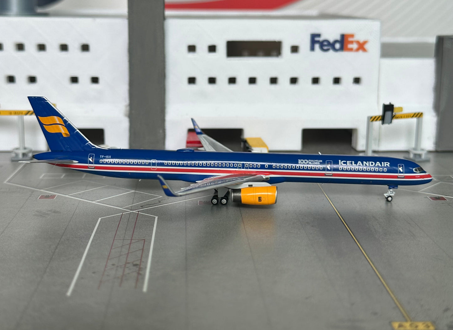 1:400 Icelandair B757-300 TF-ISX “100 Years if Independence” NG Models