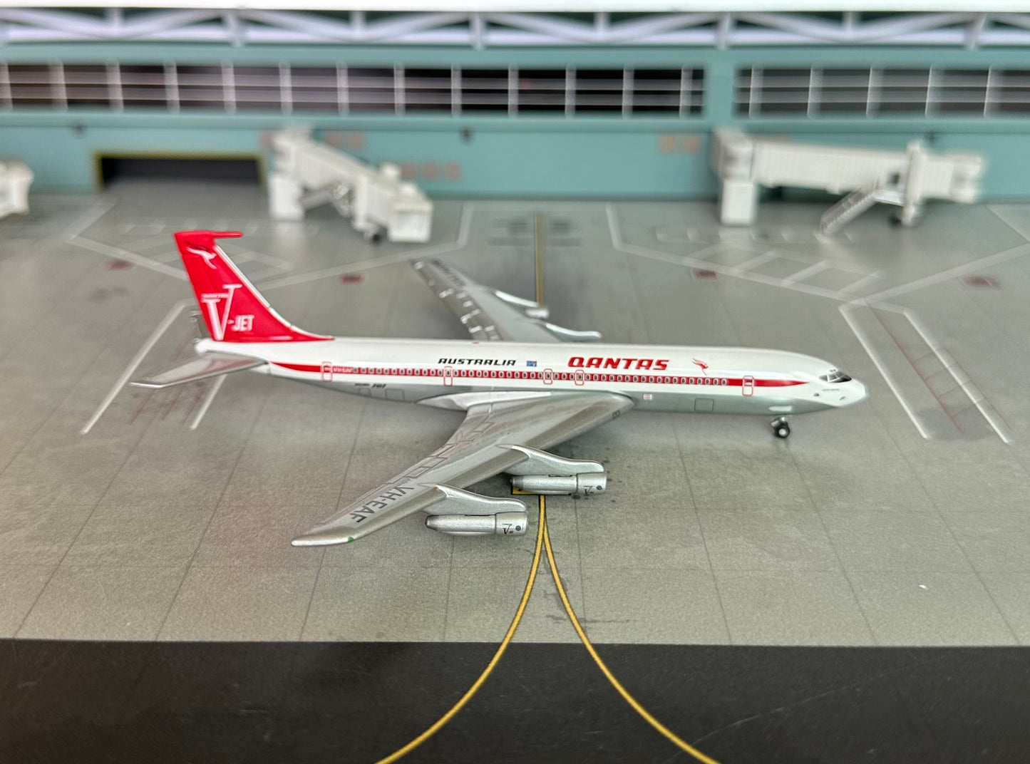 1:400 Qantas B707-300 “City of Adelaide” Gemini Jets