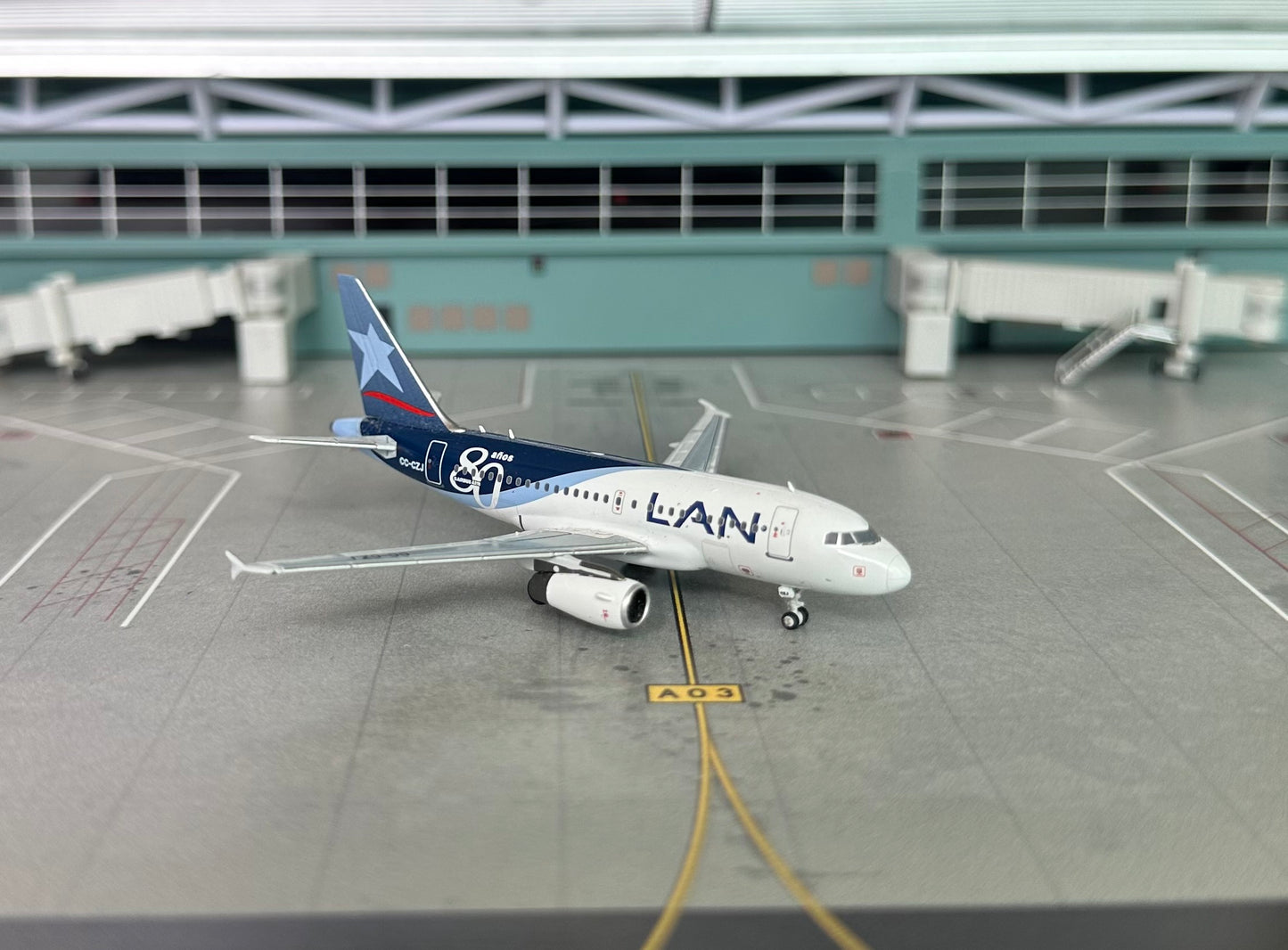 1:400 LAN A318-100 “80 anos” NG Models