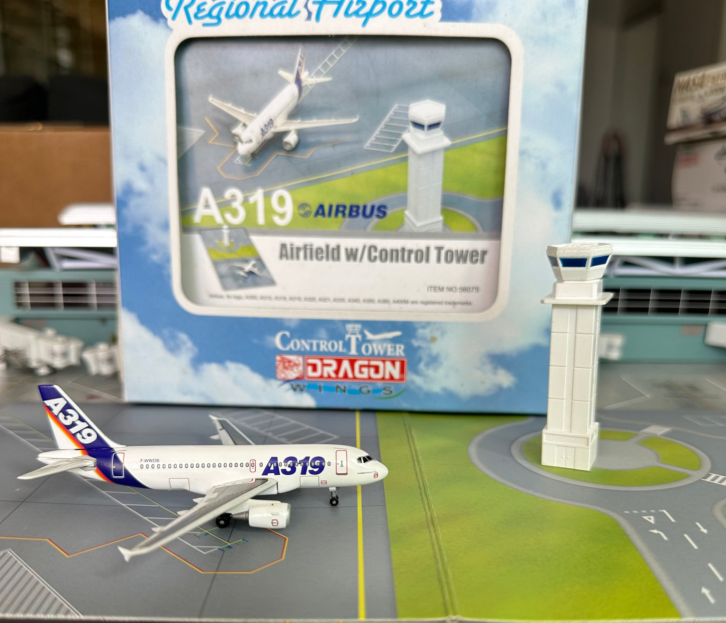 1:400 Airbus A318 Fairfield w/Control Tower Regional Airport Dragon Wings