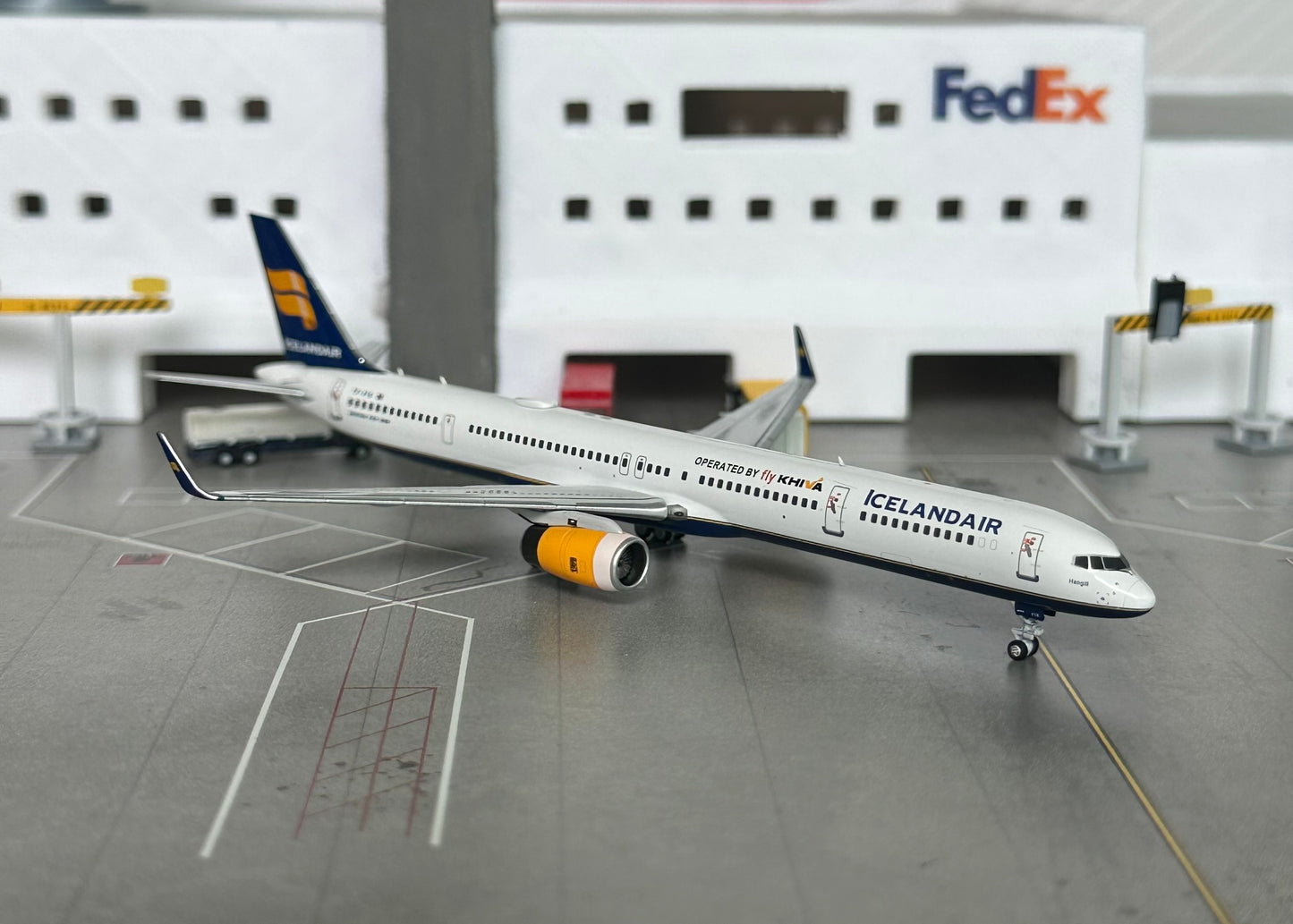 1:400 Icelandair (Fly Khiva) B757-300 TF-FIX “KHIVA Sticker” NG Models