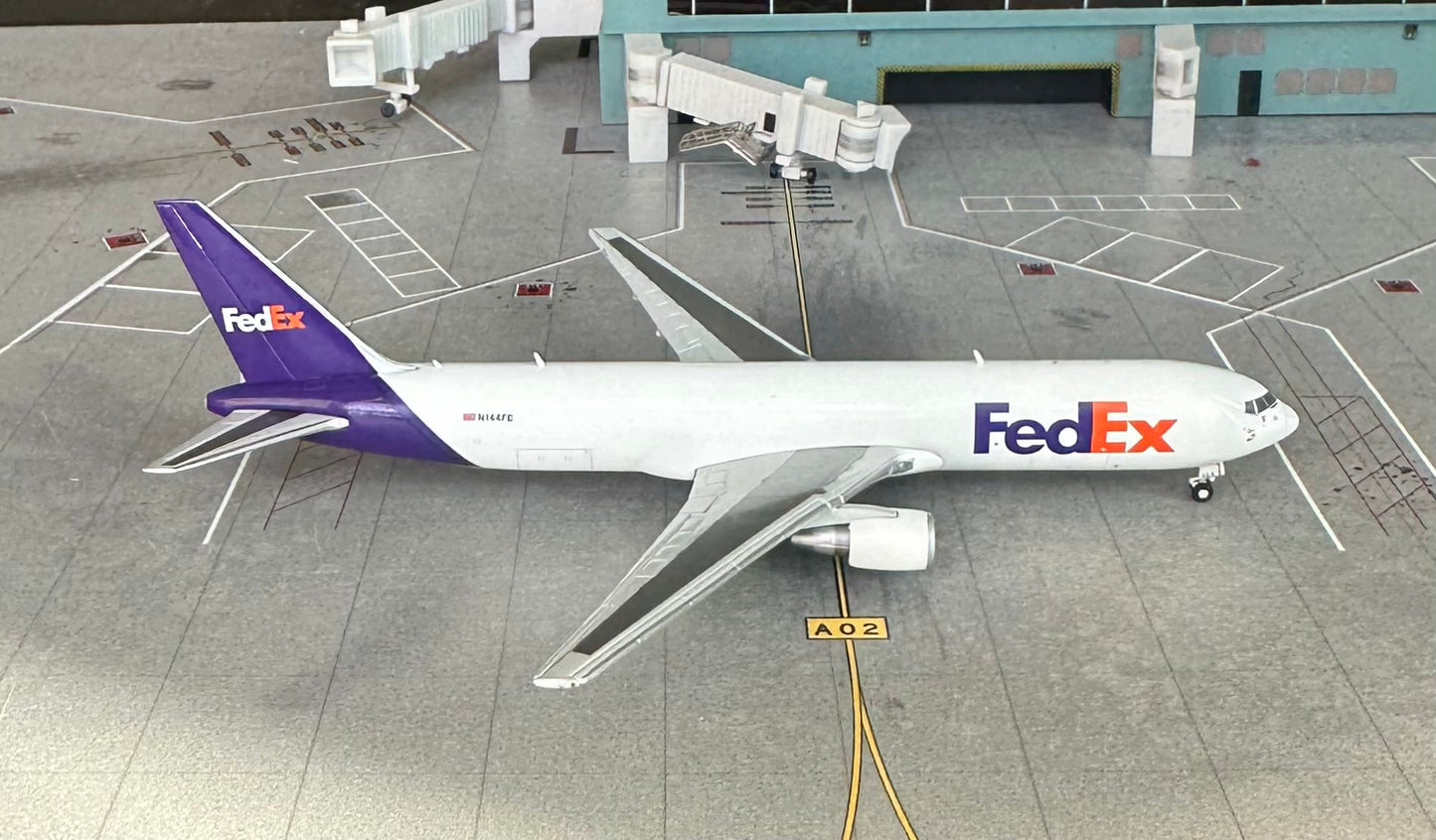 1:400 FedEx B767-300ERF Gemini Jets