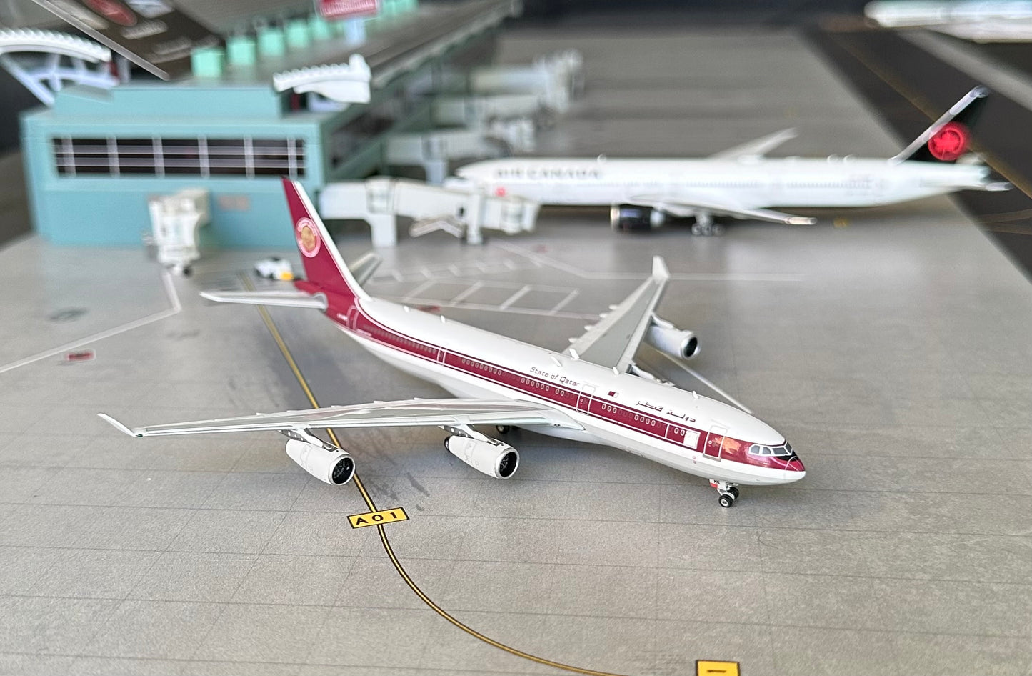1:400 Qatar Amiri A340-200 Phoenix Models