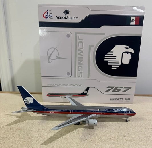 1:200 Aeromexico B767-300ER “Polished” JC Wings