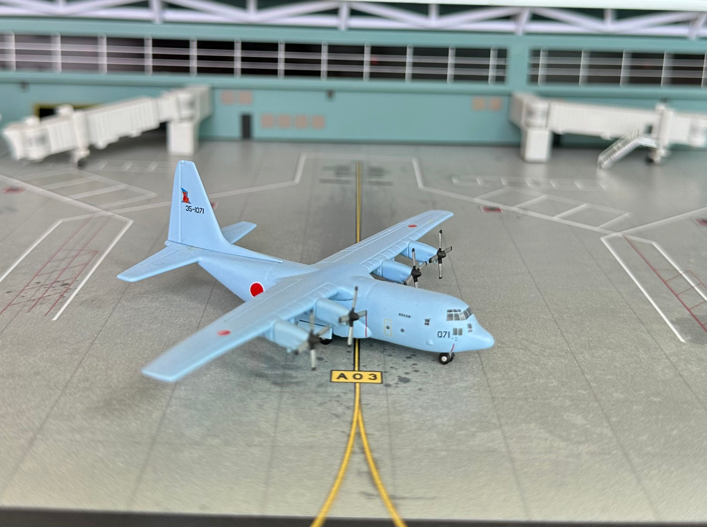 1:400 Japan Air Defense Tacticle Airlifter C-130H Hercules Dragon Wings