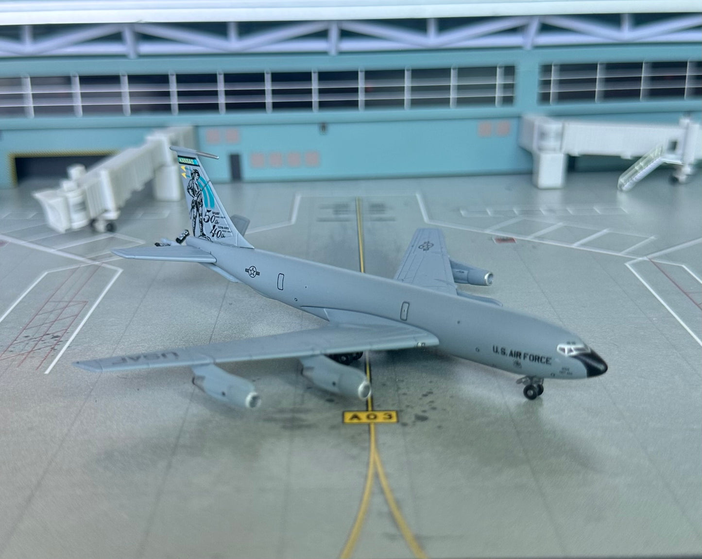 1:400 USAF KC-135D Stratotanker “117th ARS 40th Anniversary” Dragon Wings