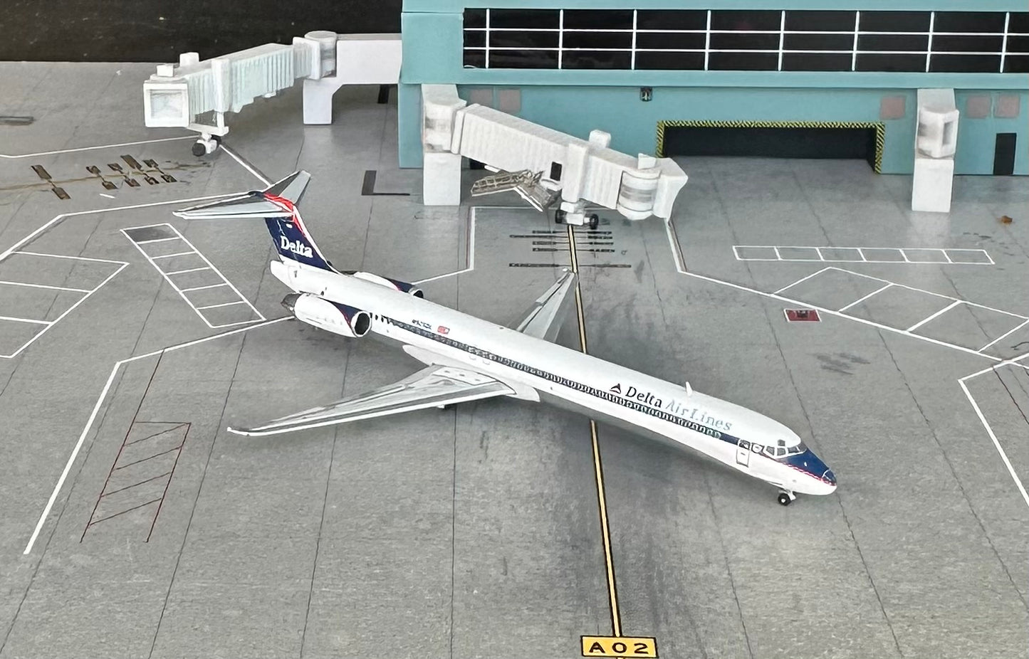 1:400 Delta Air Lines MD-88 "Interim Livery" Gemini Jets