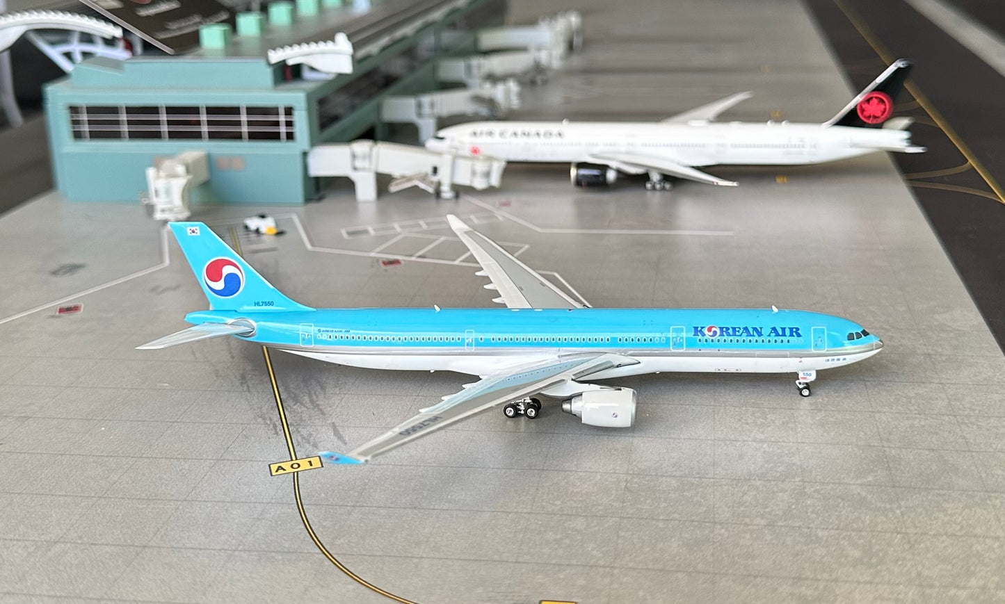 1:400 Korean Air A330-300 “without skyteam logo” Phoenix Models