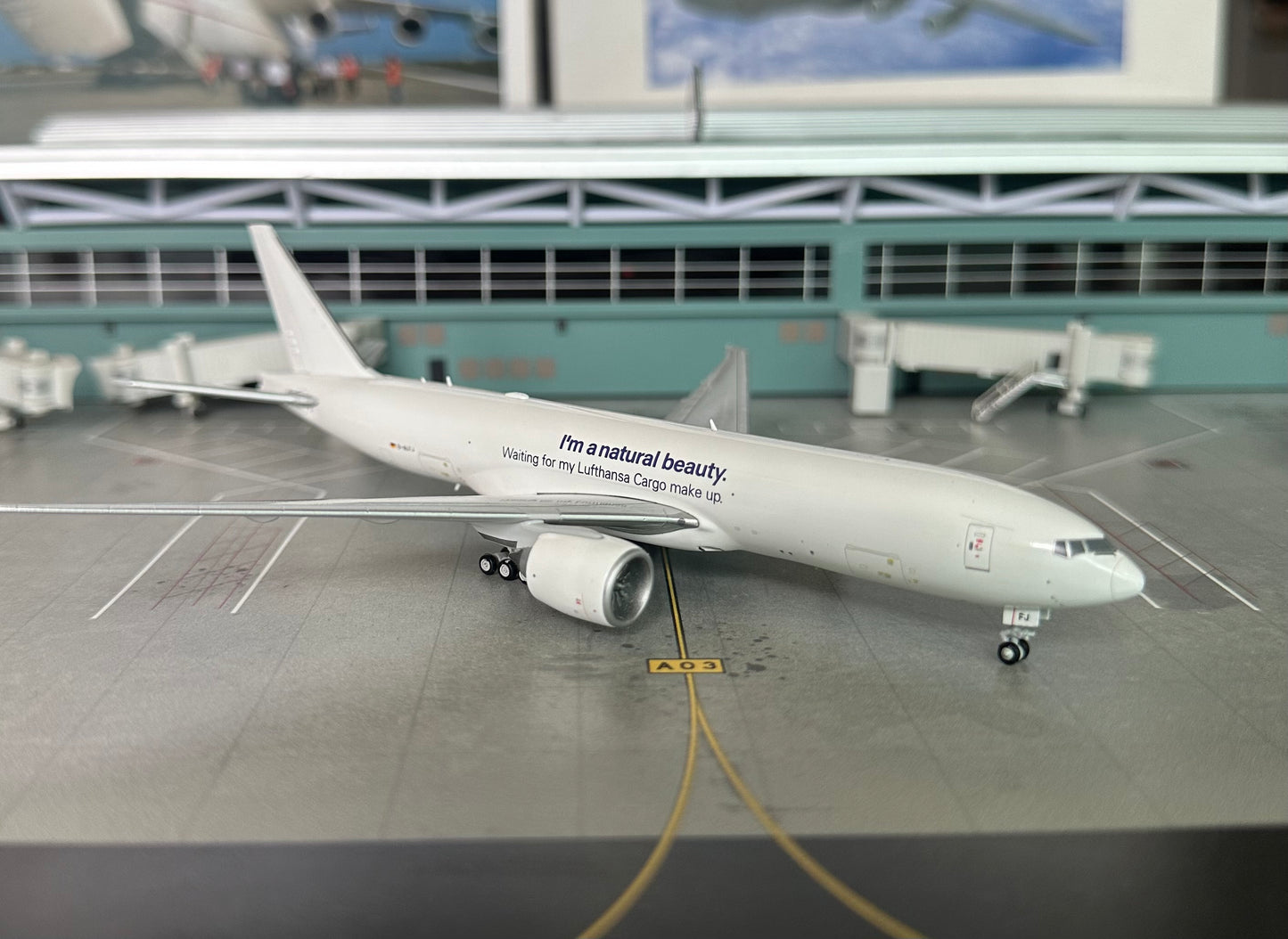 1:400 Lufthansa Cargo B777-200F “I’m a natural Beauty” JC Wings