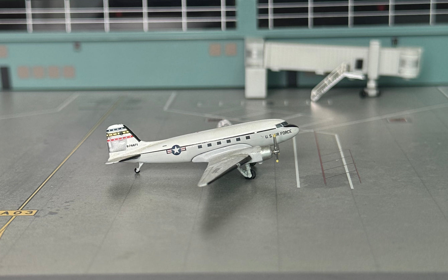 1:400 United States Air Force C-47 0-78871 Aeroclassics