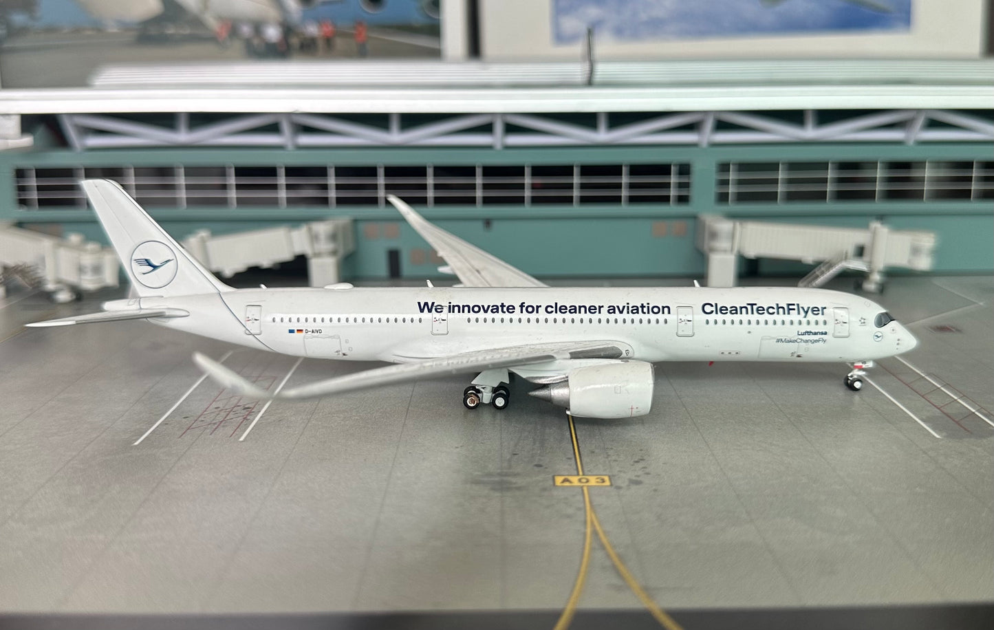 1:400 Lufthansa A350-900 “CleanTechFlyer” JC Wings