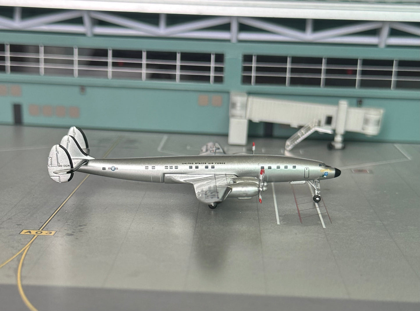 1:400 United States Air Force Lockheed L-1049 0614 Aeroclassics