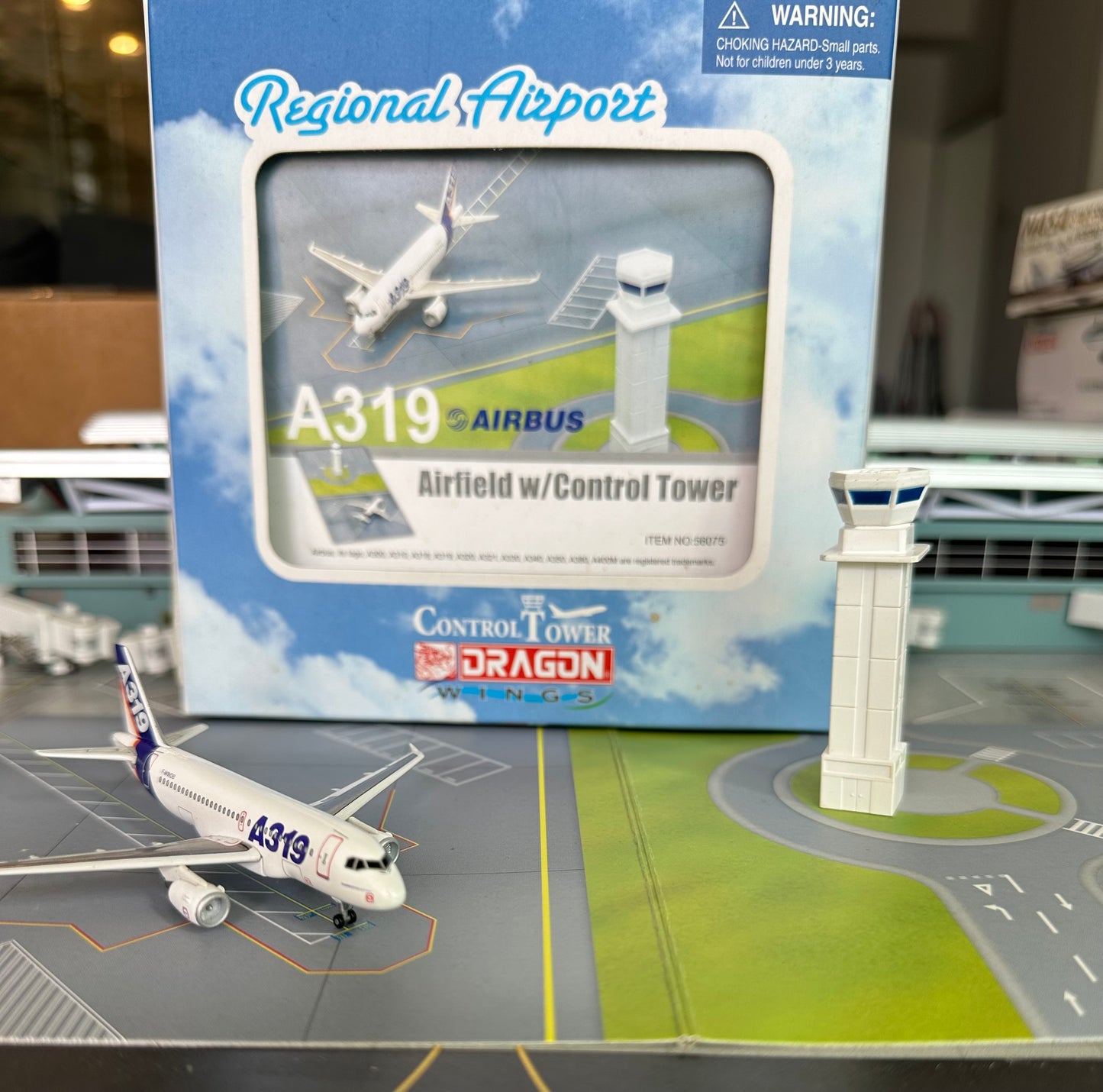 1:400 Airbus A318 Fairfield w/Control Tower Regional Airport Dragon Wings