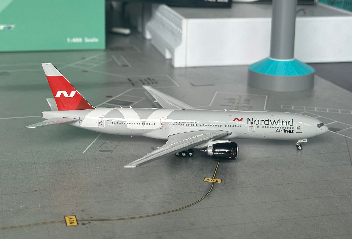 1:400 Nordwind Airlines B777-200ER Phoenix Models