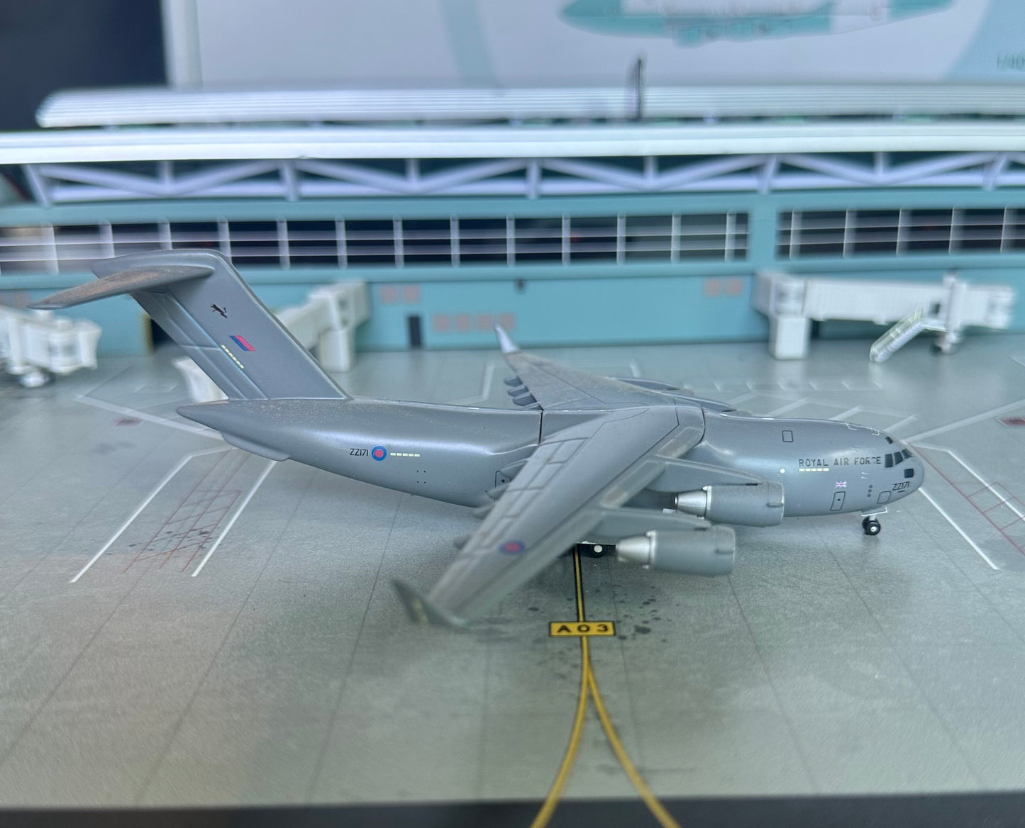 1:400 Royal Air Force C-17 Globemaster "Brize Norton Air Force Base" Gemini Macs