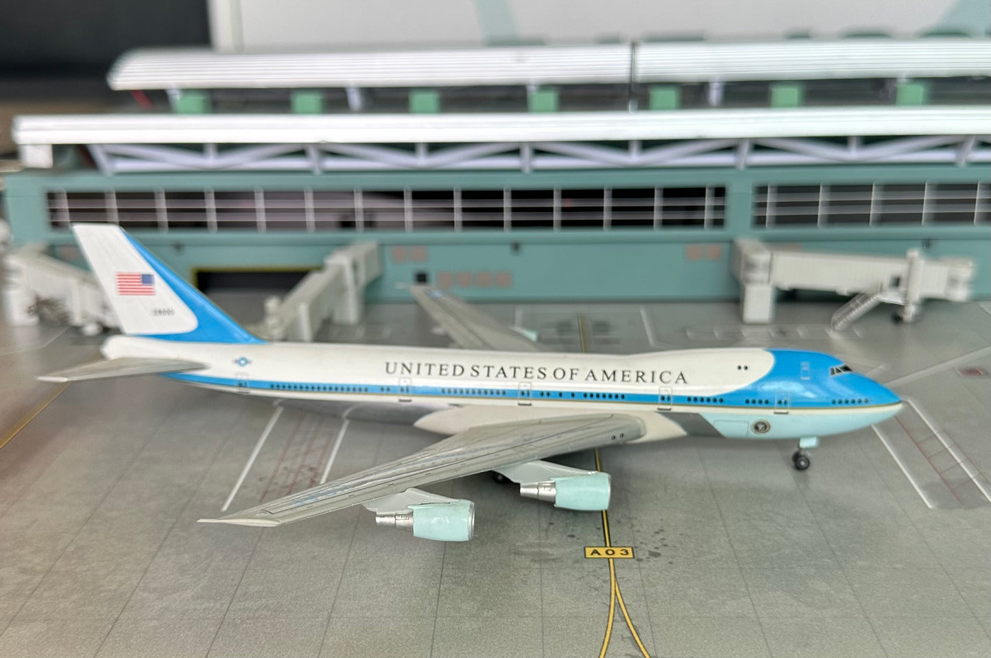 1:400 United States Air Force VC-25A “Air Force One” Dragon Wings