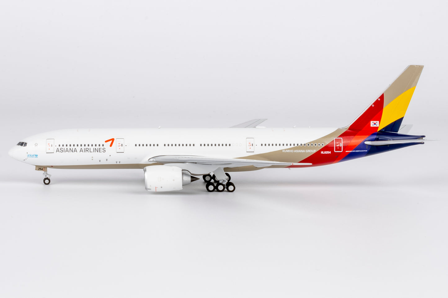 1:400 Asiana Airlines B777-200ER HL8254 NG Models