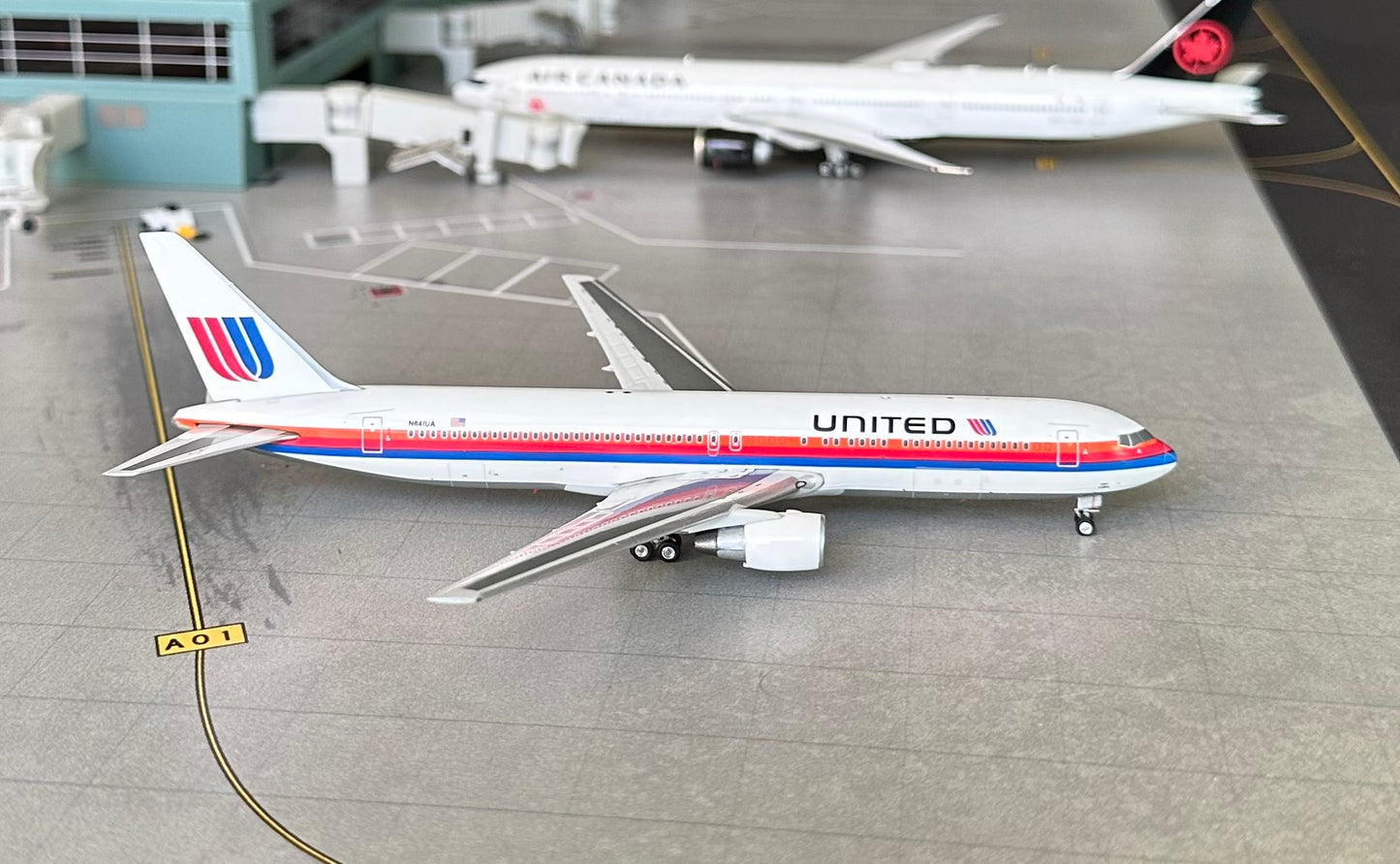 1:400 United Airlines B767-300ER Phoenix Models
