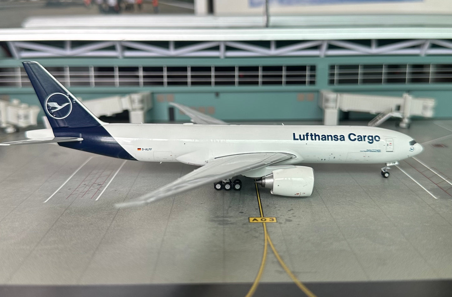 1:400 Lufthansa Cargo B777-200F “Konnichiwa Japan” NG Models