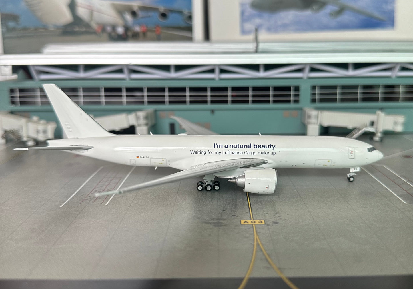 1:400 Lufthansa Cargo B777-200F “I’m a natural Beauty” JC Wings