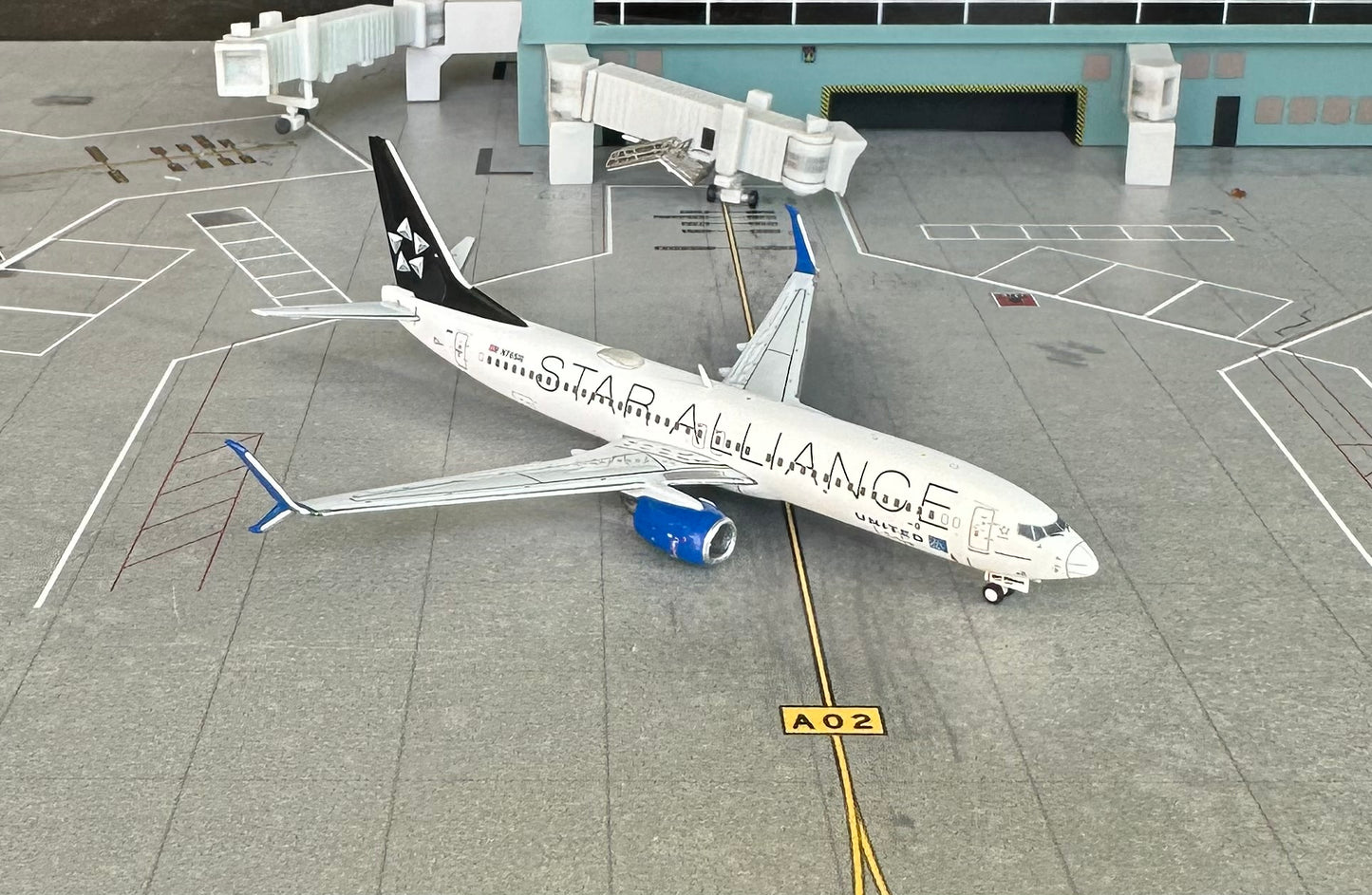 1:400 United Airlines B737-800 “Star Alliance” Gemini Jets