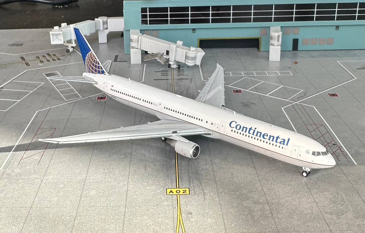 1:400 Continental Airlines B767-400ER JC Wings