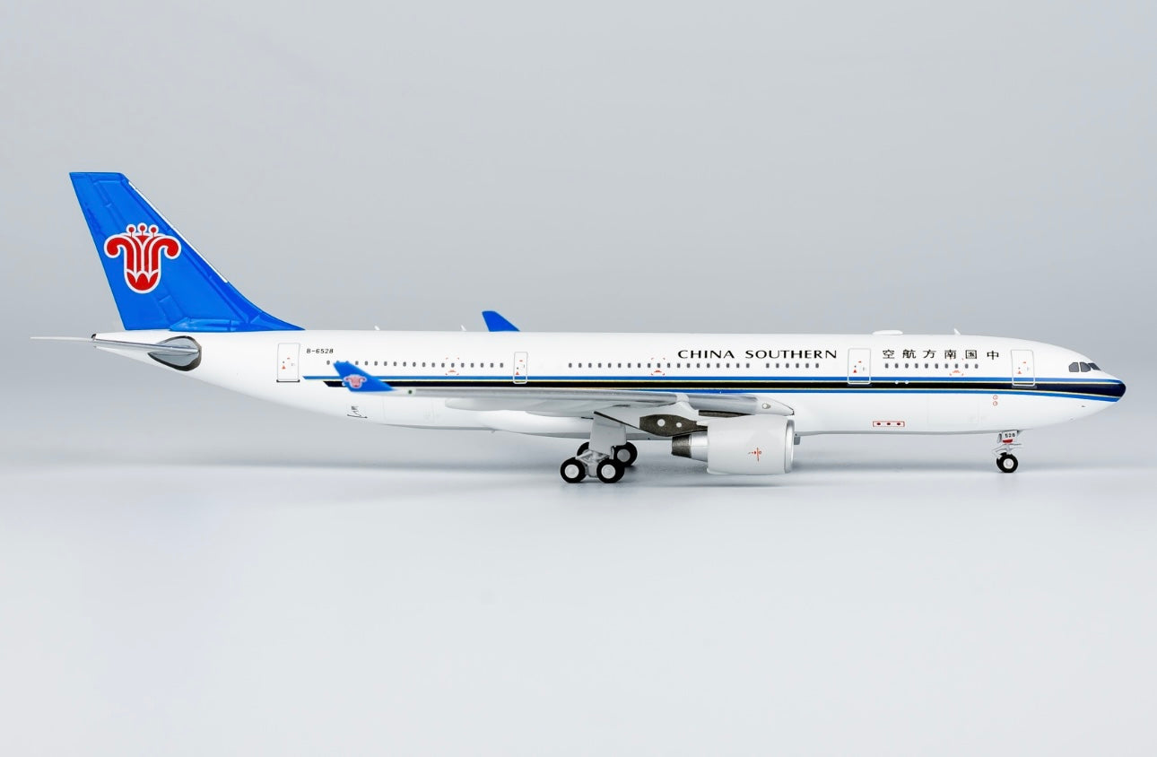 1:400 China Southern Airlines A330-200 B-6528 NG Models ULTIMATE COLLECTION