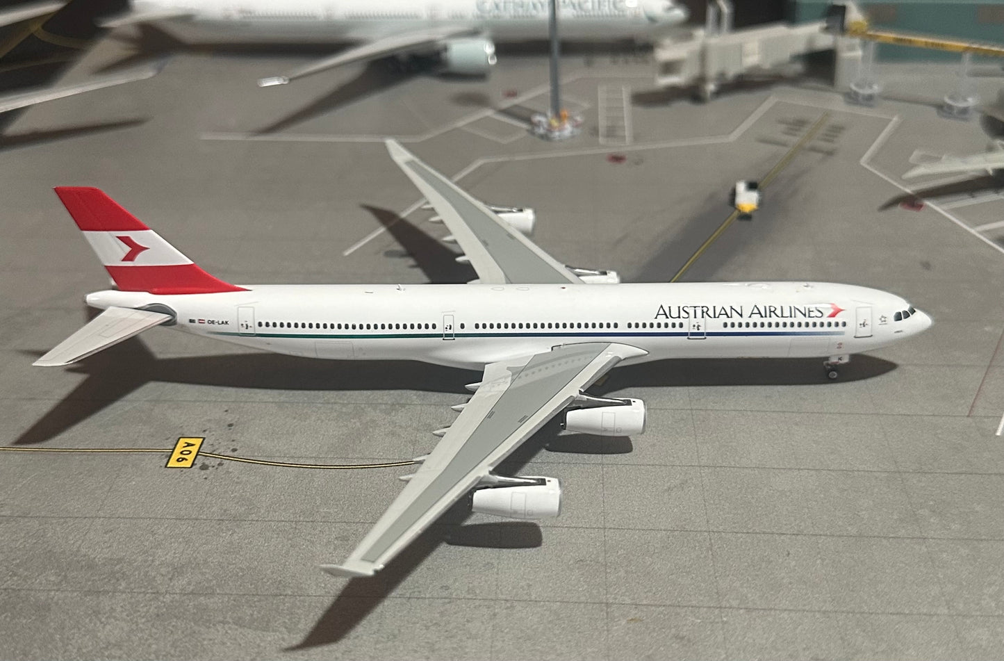 1:400 Austrian Airlines A340-300 Phoenix Models