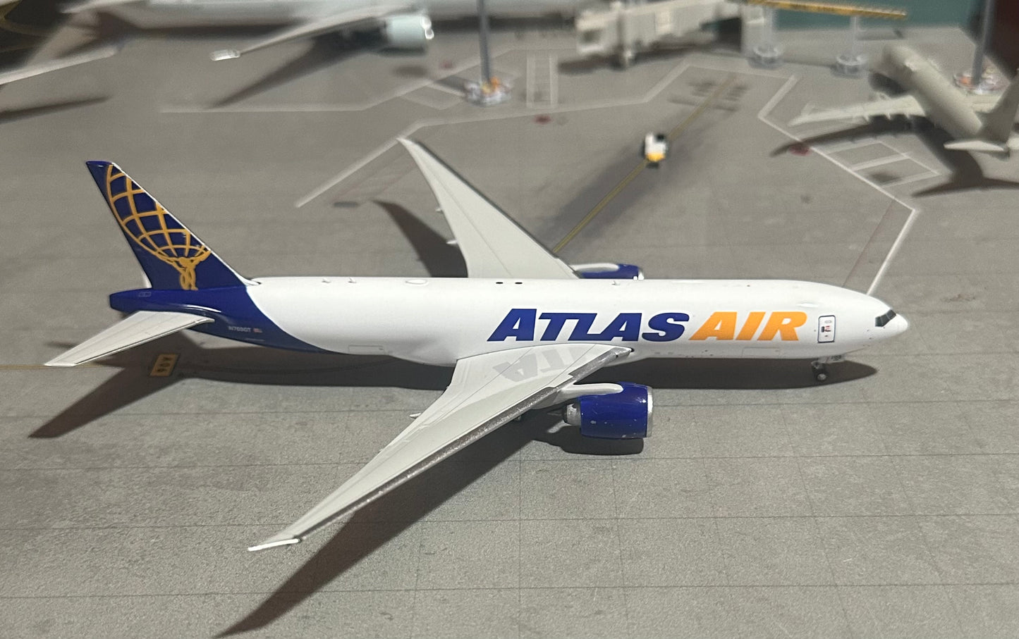 1:400 Atlas Air B777-200LR Phoenix Models