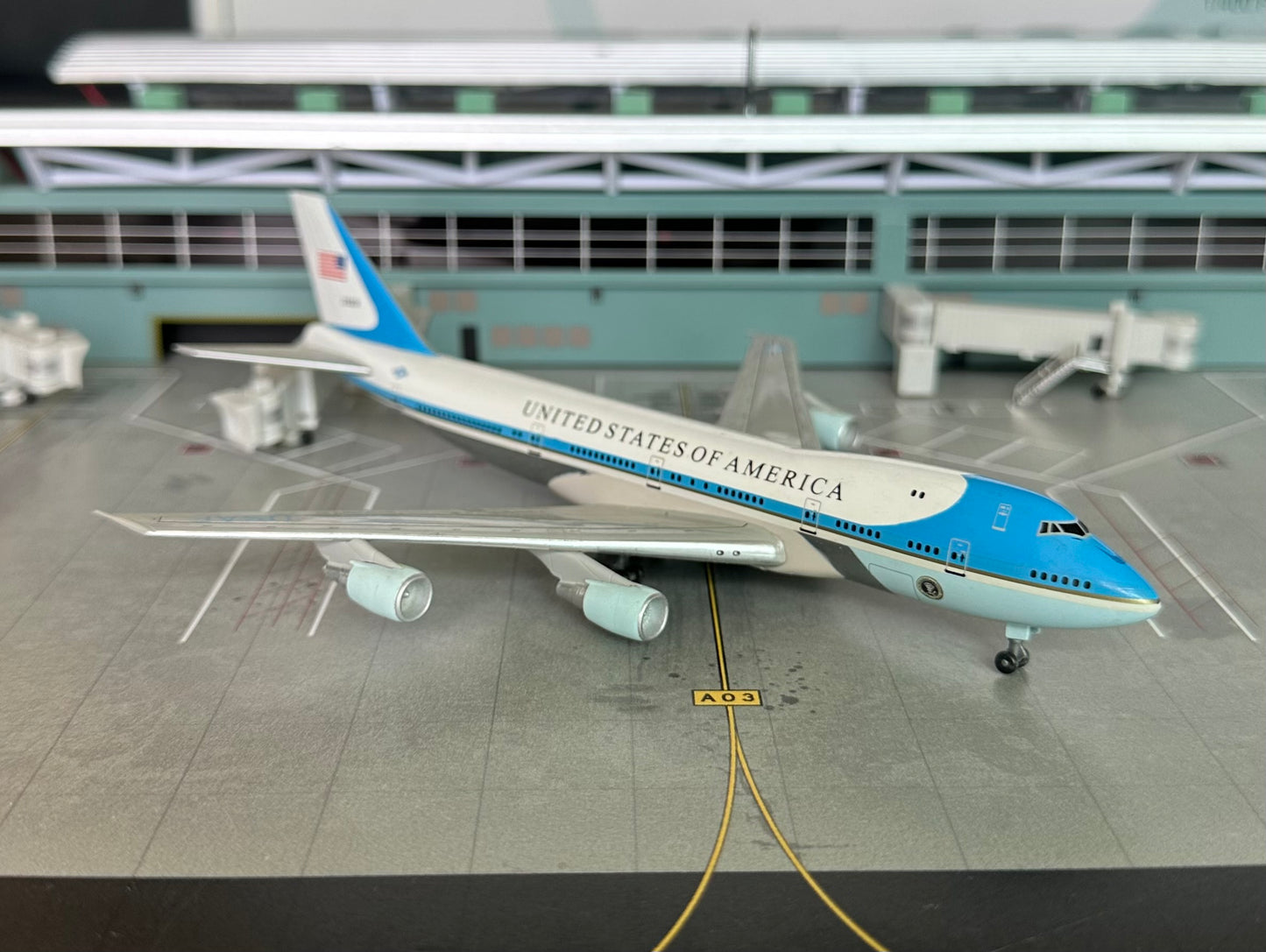 1:400 United States Air Force VC-25A “Air Force One” Dragon Wings