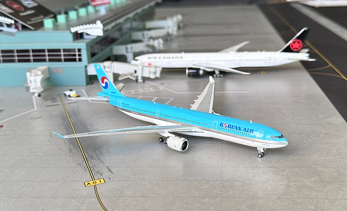 1:400 Korean Air A330-300 “without skyteam logo” Phoenix Models