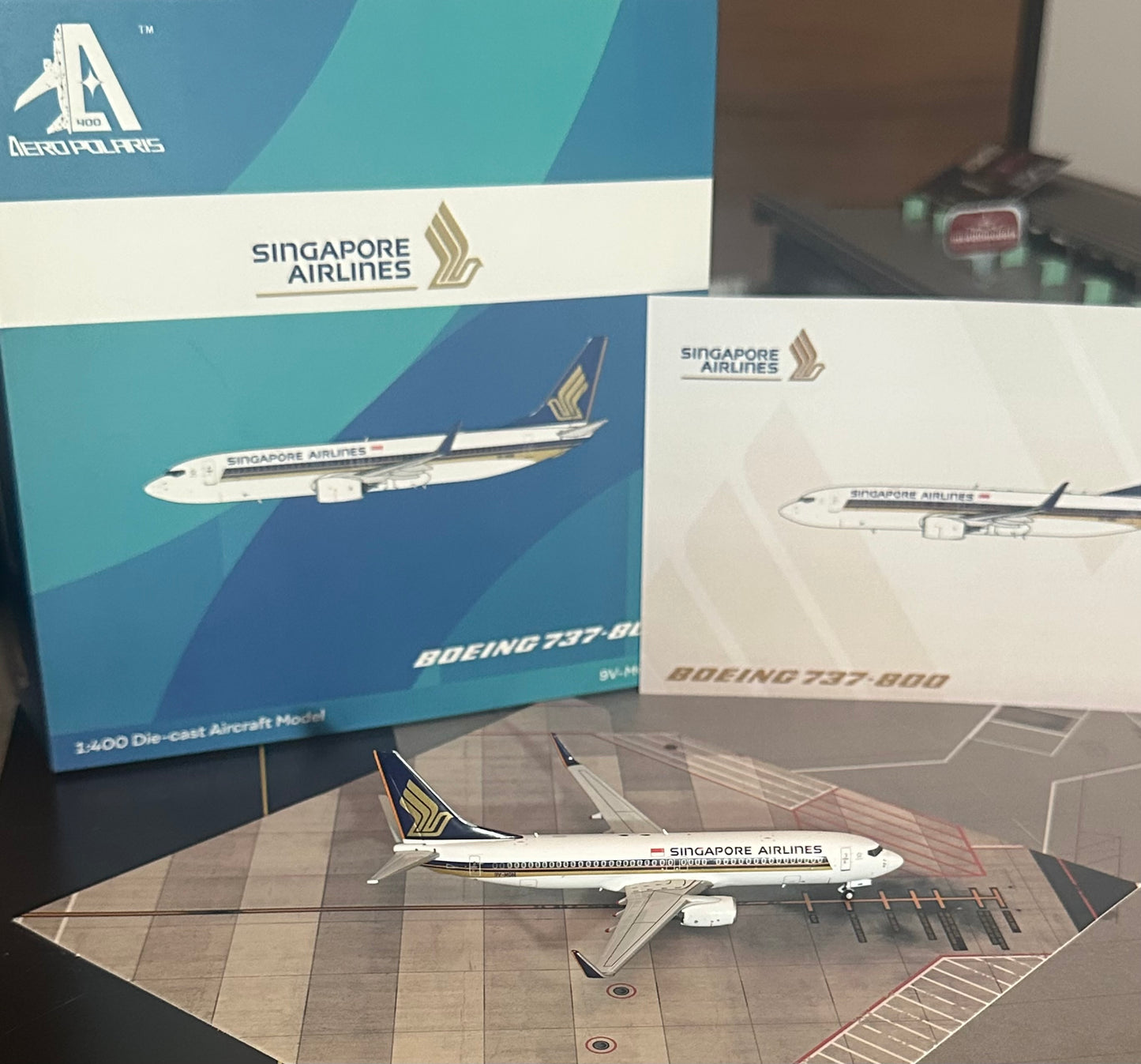 1:400 Singapore Airlines B737-800 AeroPolaris