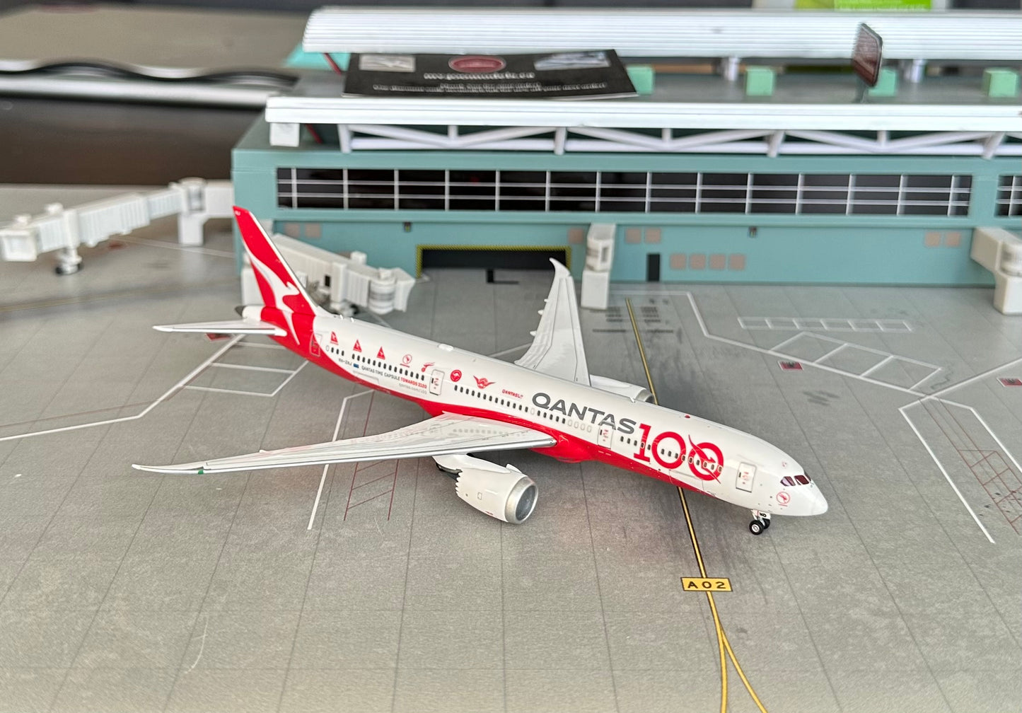 1:400 Qantas B-787-9 Dreamliner “100 Year” detachable gear Aviation 400