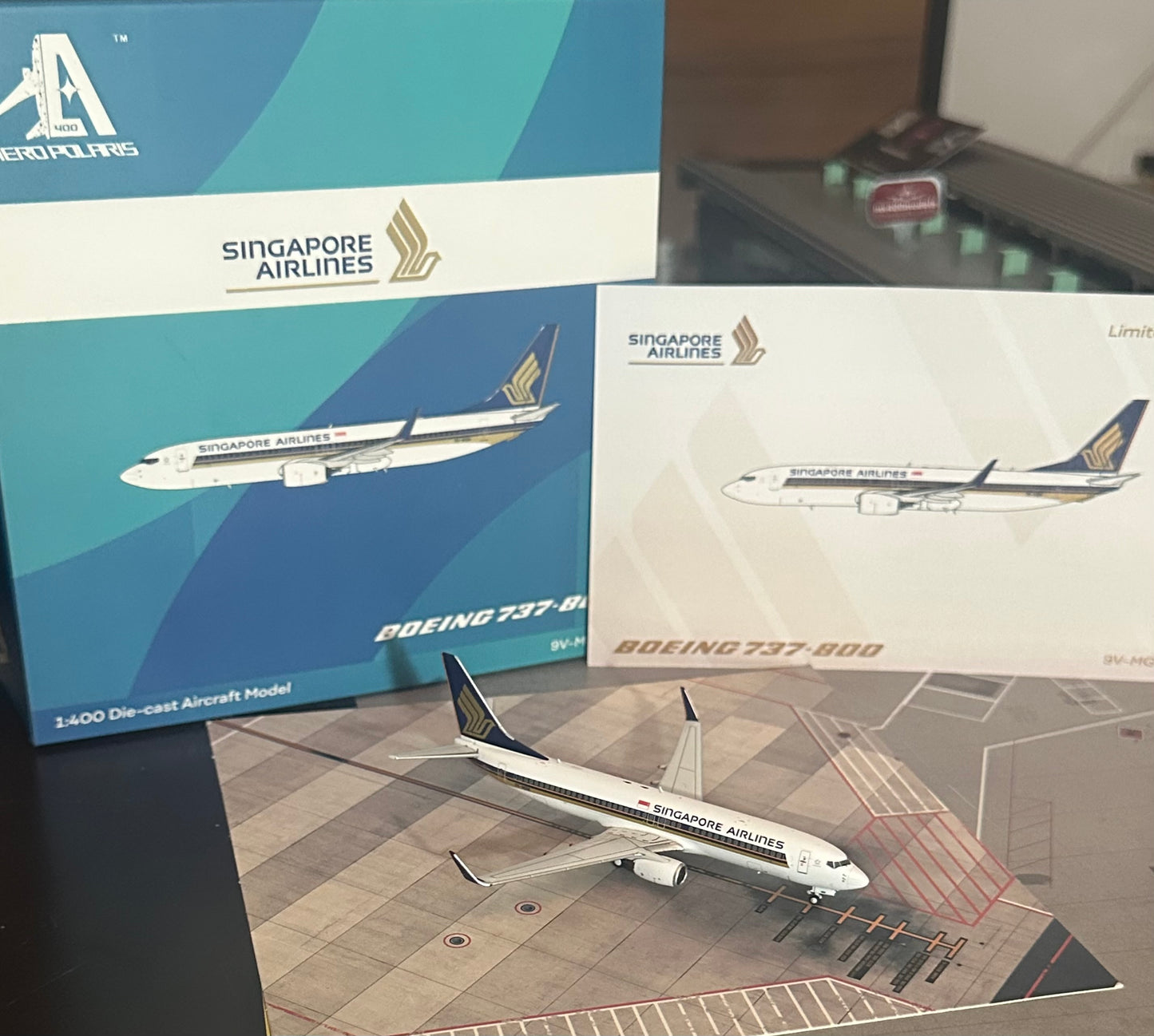 1:400 Singapore Airlines B737-800 AeroPolaris
