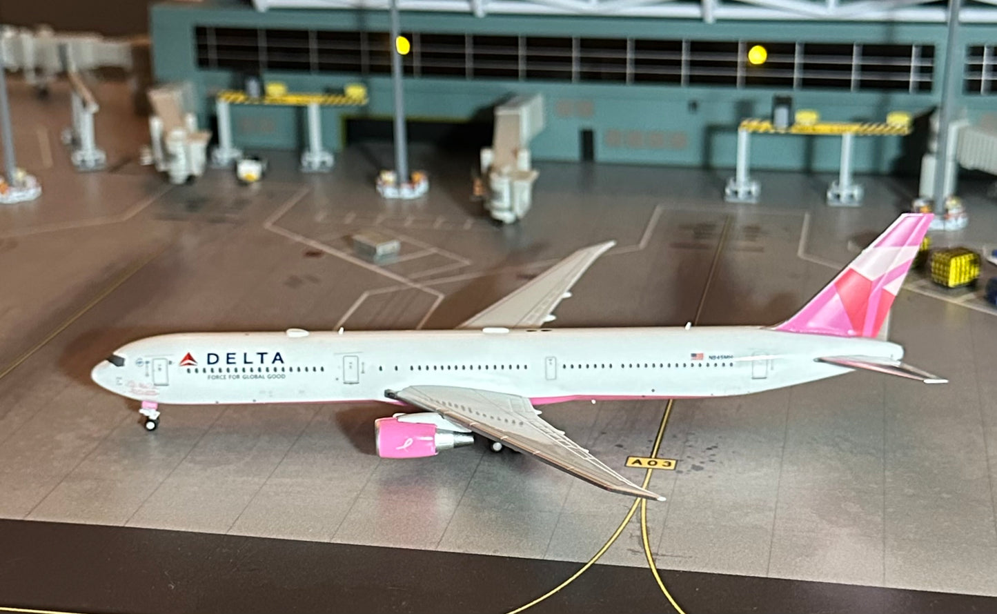 1:400 Delta Air Lines B767-400ER Pink Livery Pandamodel
