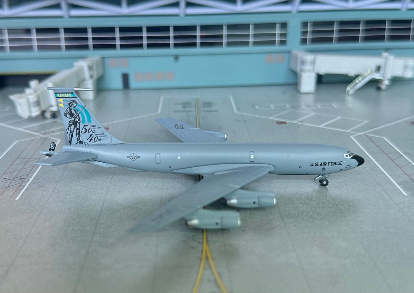 1:400 USAF KC-135D Stratotanker “117th ARS 40th Anniversary” Dragon Wings
