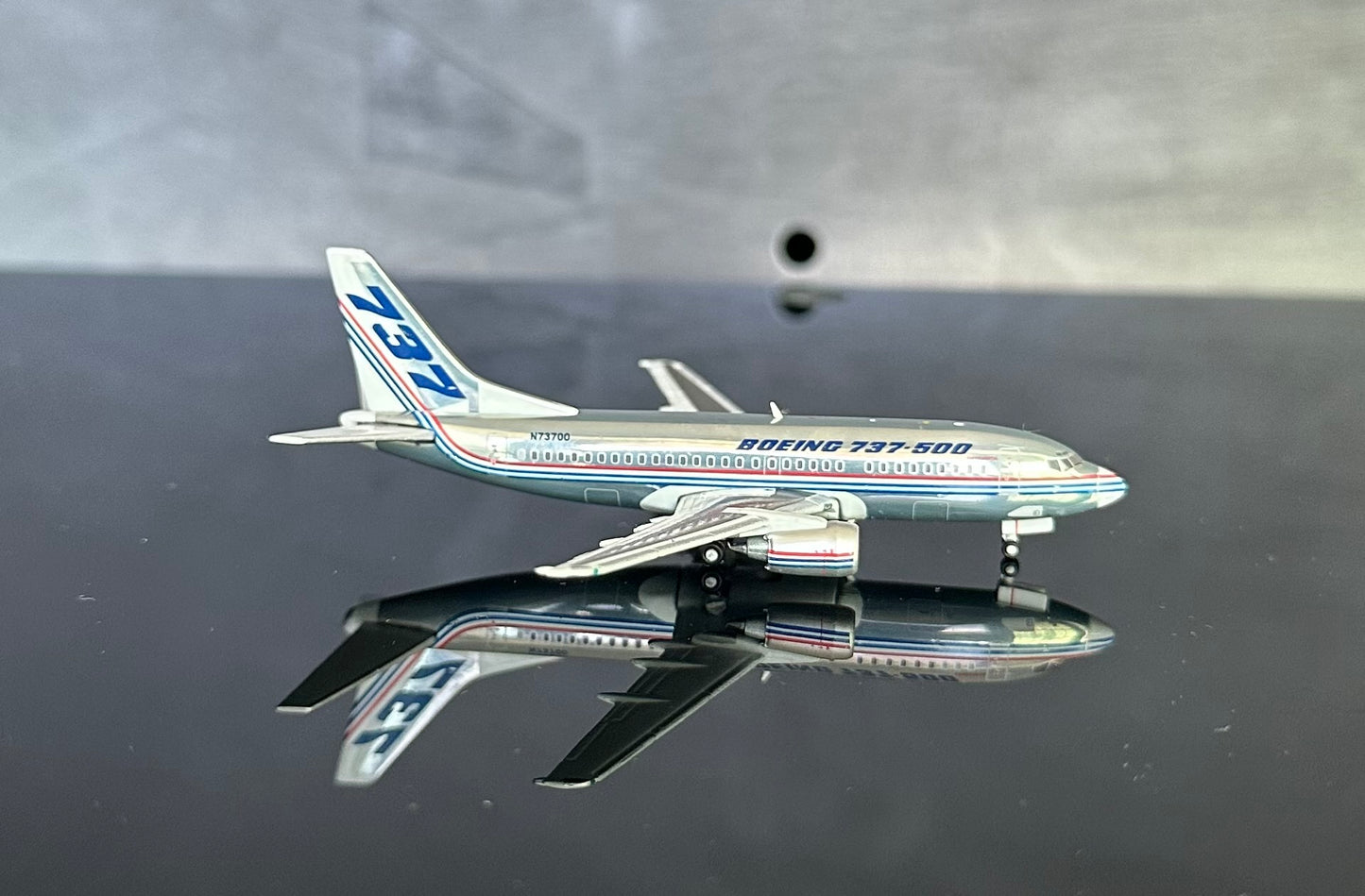 1:400 Boeing House Colors B737-500 JC Wings