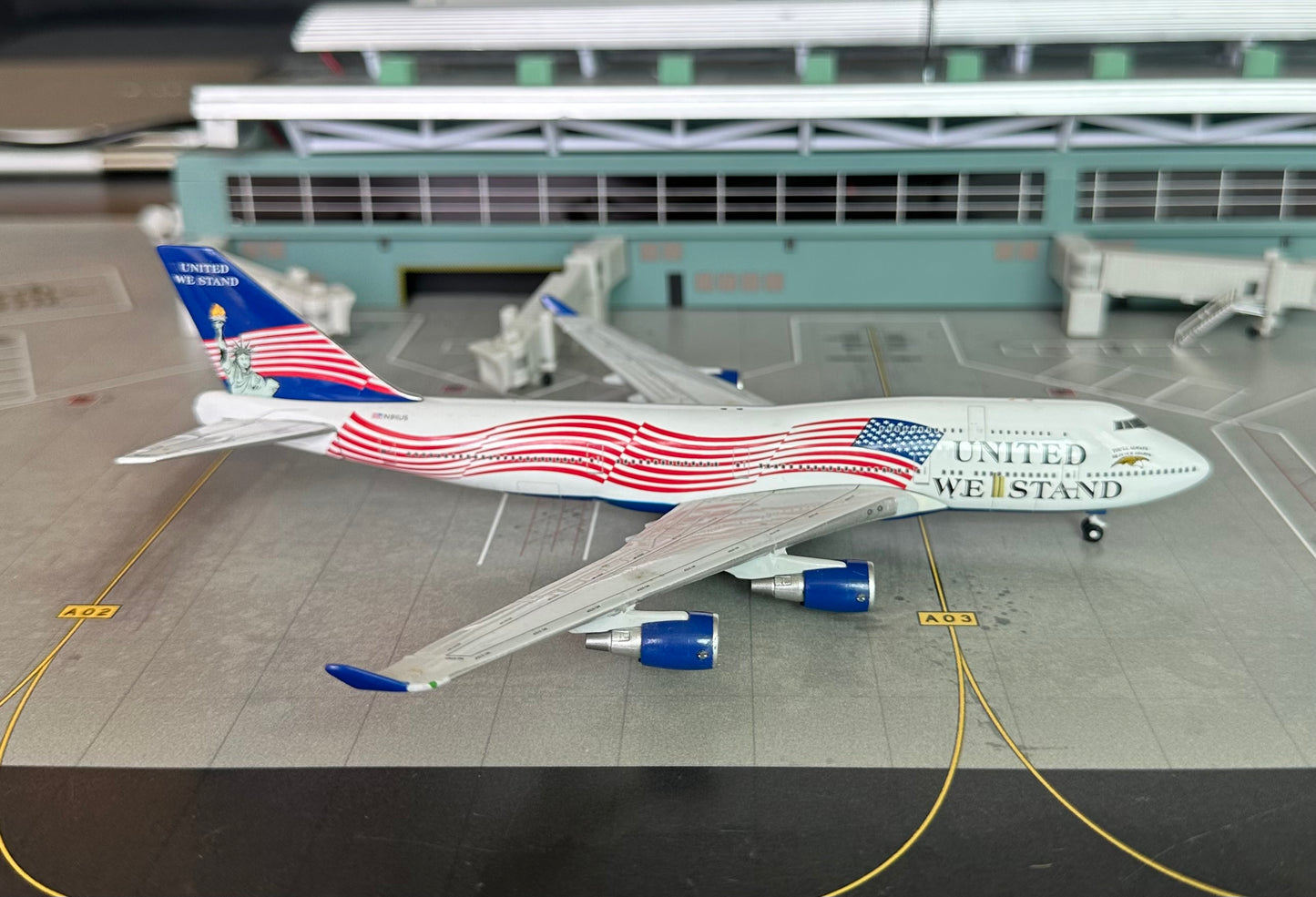 1:400 United We Stand B747-400 Gemini Jets