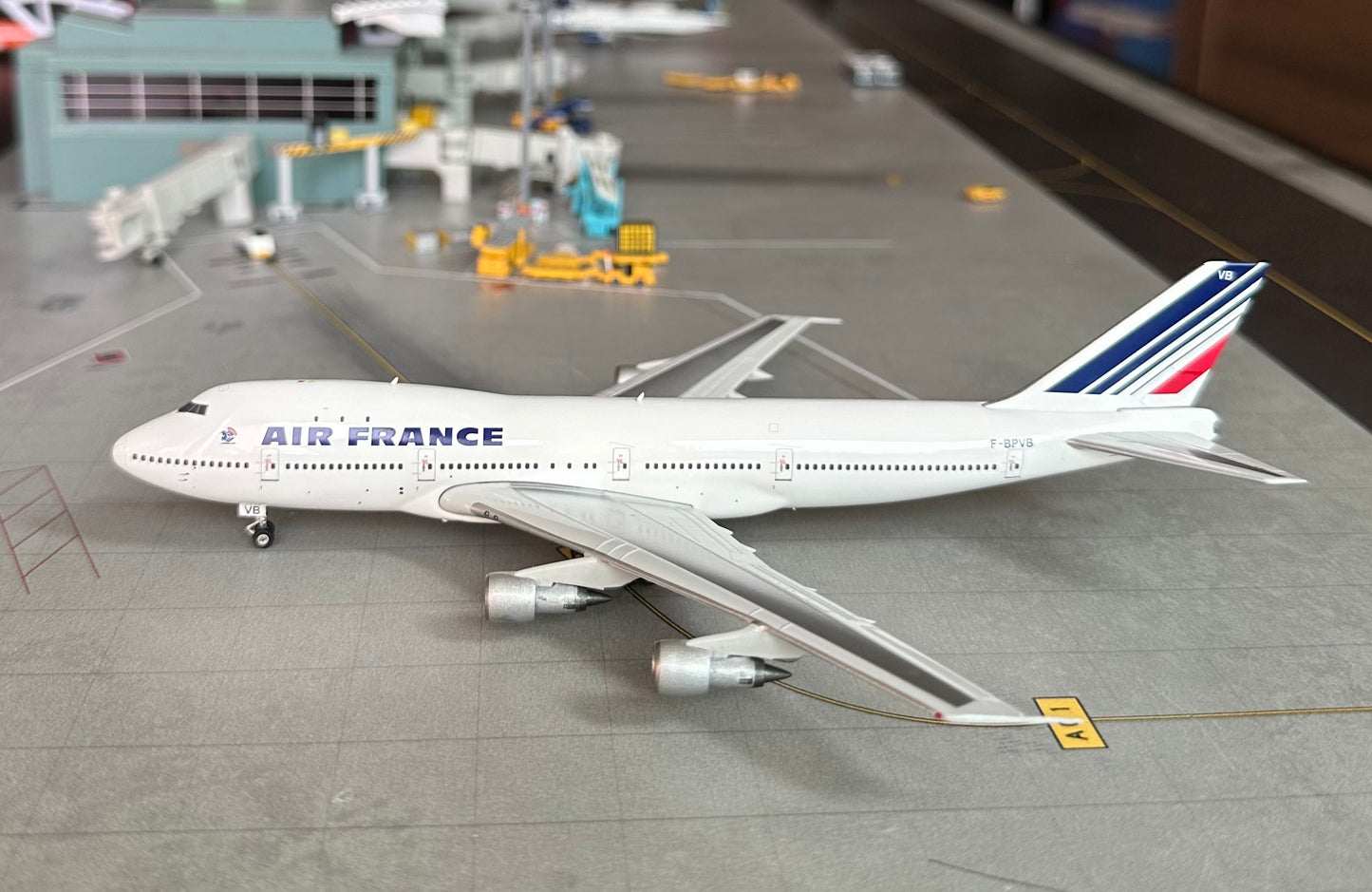 1:400 Air France B747-100 Phoenix Models