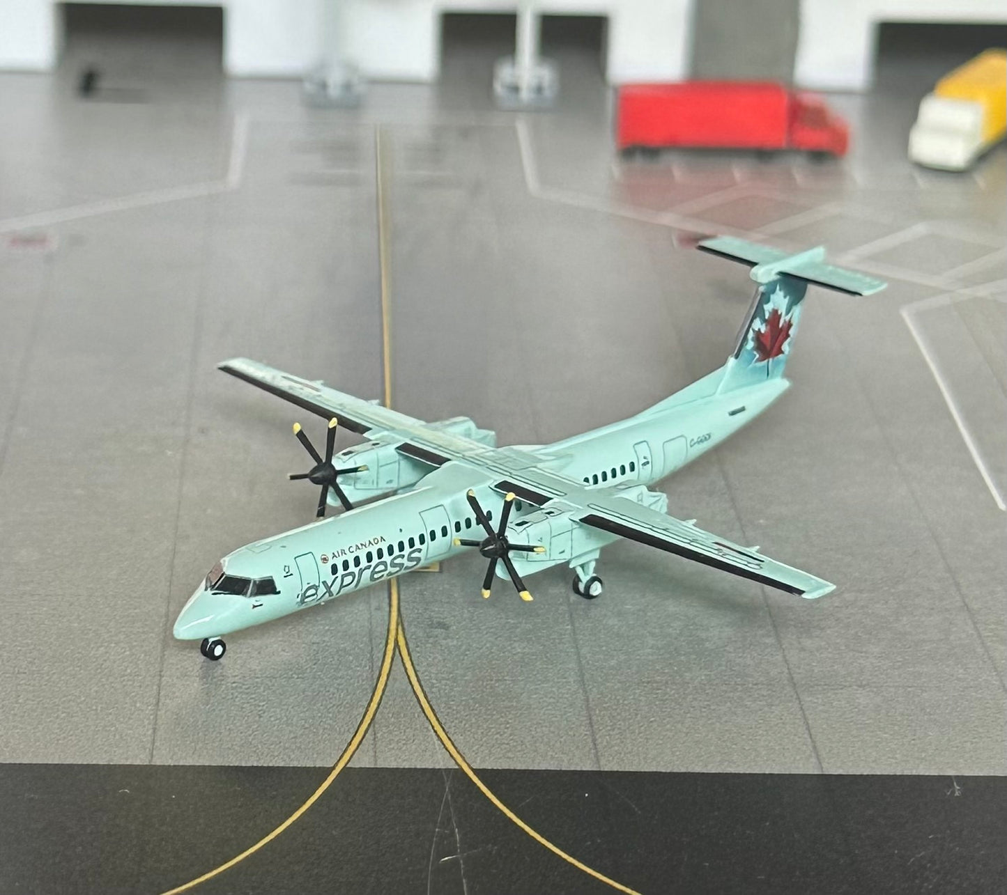 1:400 Air Canada Express Dash 8 C-GGNZ Q400 3D Design Deck