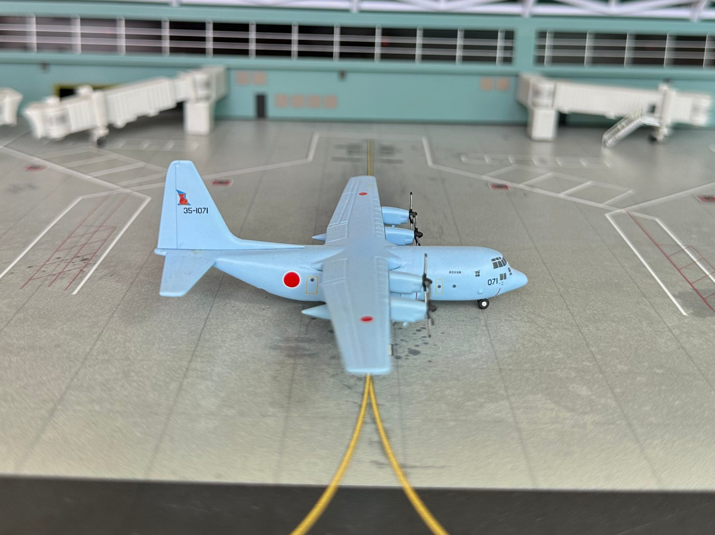 1:400 Japan Air Defense Tacticle Airlifter C-130H Hercules Dragon Wings
