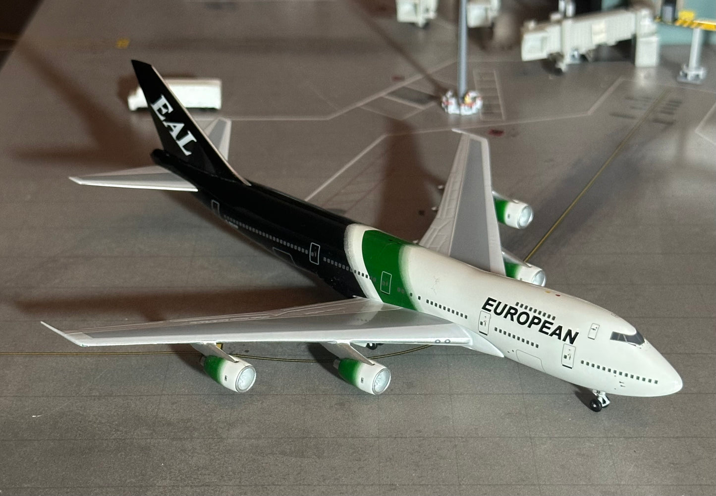 1:400 EAL European B747-200 (Green) AeroClassics