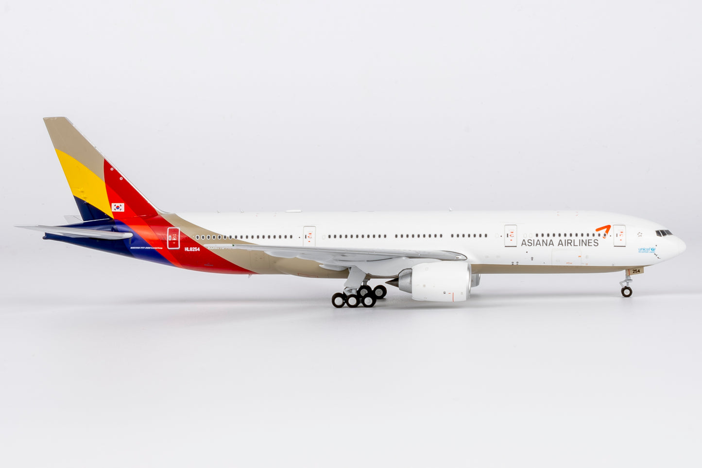 1:400 Asiana Airlines B777-200ER HL8254 NG Models