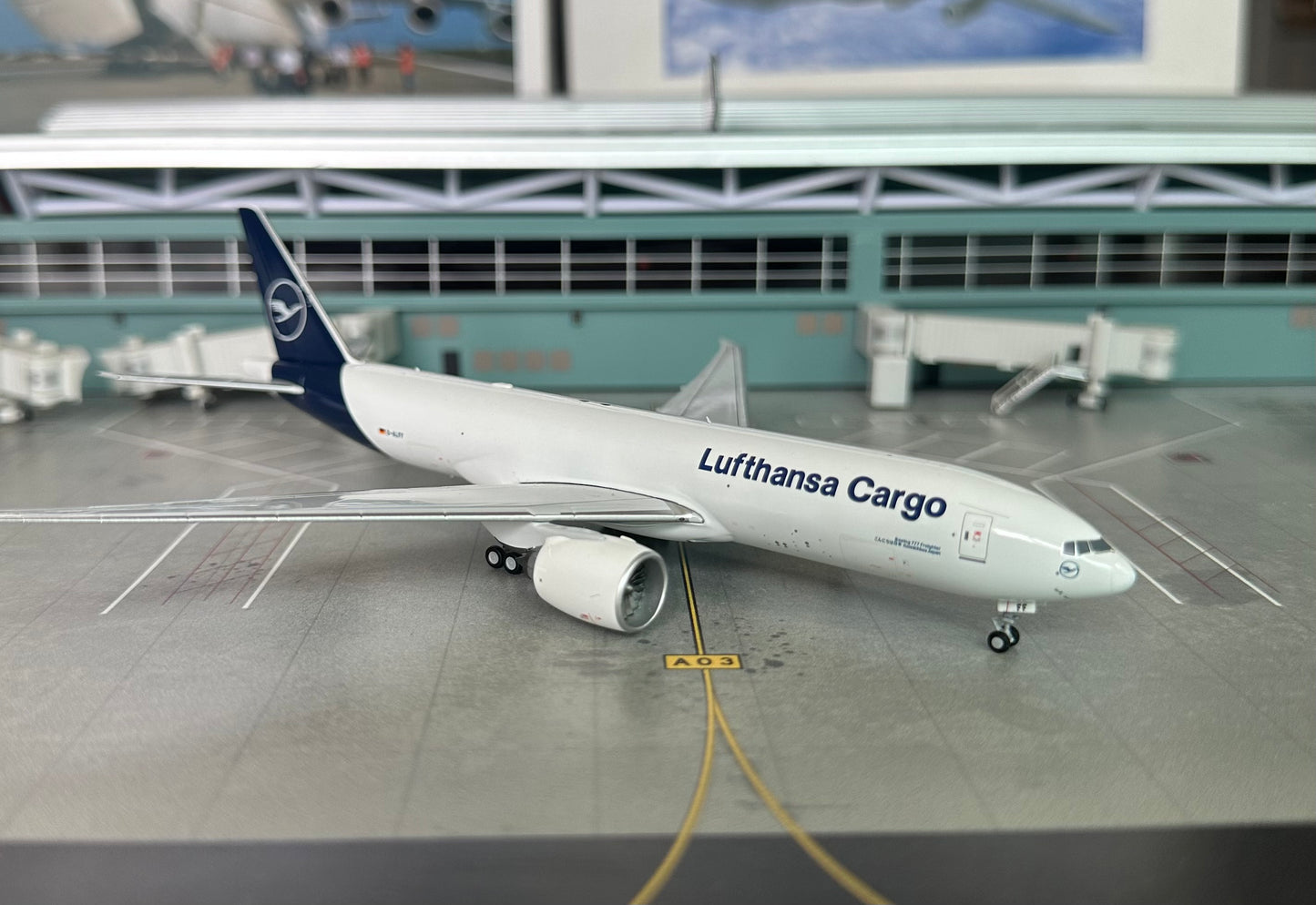 1:400 Lufthansa Cargo B777-200F “Konnichiwa Japan” NG Models